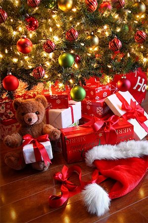 sandralise (artist) - Gifts under the tree for Christmas day Foto de stock - Super Valor sin royalties y Suscripción, Código: 400-05722859