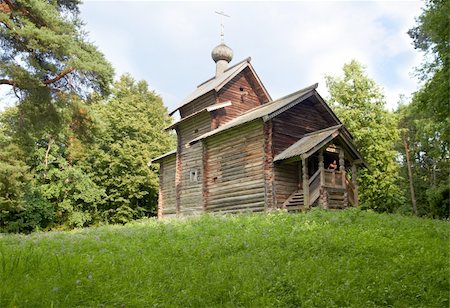 aging wooden chapel in village. Novgorod, Russia Foto de stock - Super Valor sin royalties y Suscripción, Código: 400-05722997