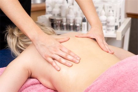 simsearch:400-05686719,k - Close Up of female masseuse with client Fotografie stock - Microstock e Abbonamento, Codice: 400-05735081