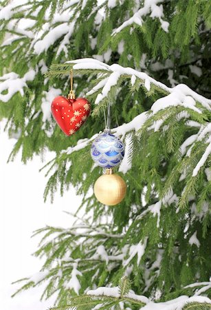 simsearch:400-06477568,k - Christmas ornaments on a branch of a pine Stock Photo - Budget Royalty-Free & Subscription, Code: 400-05735221