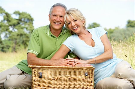 simsearch:400-05735475,k - Mature couple having picnic in countryside Stock Photo - Budget Royalty-Free & Subscription, Code: 400-05735457