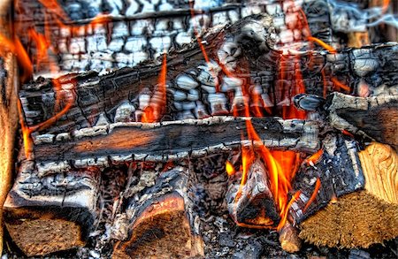 Closeup of a warm fire burning in a fireplace Photographie de stock - Aubaine LD & Abonnement, Code: 400-05735550