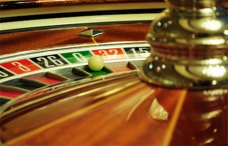 roulette (jeu) - image with a casino roulette wheel with the ball on number 0 Photographie de stock - Aubaine LD & Abonnement, Code: 400-05735568