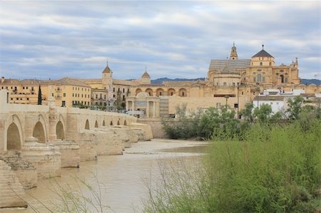 View from the river Guadalquivir to the Roman bridge and the Mosque of Cordoba. Stock Photo - Budget Royalty-Free & Subscription, Code: 400-05735592