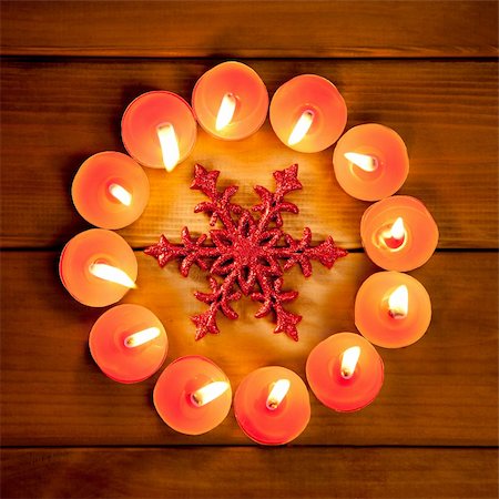 simsearch:400-03947112,k - christmas candles circle over wood and red snowflake symbol Foto de stock - Super Valor sin royalties y Suscripción, Código: 400-05735989