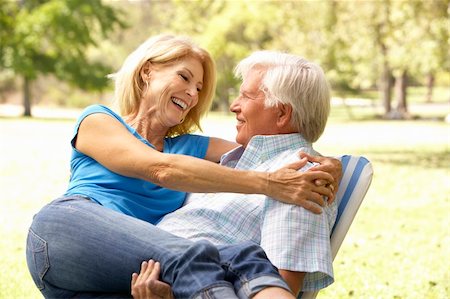 deckchair garden - Portrait Of Senior Couple Enjoying Day In Park Photographie de stock - Aubaine LD & Abonnement, Code: 400-05736121