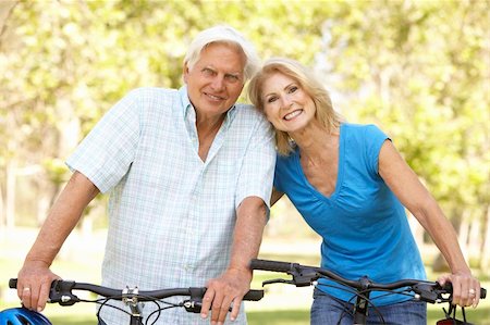 Senior Couple On Cycle Ride In Park Foto de stock - Super Valor sin royalties y Suscripción, Código: 400-05736146