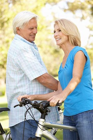 Senior Couple On Cycle Ride In Park Foto de stock - Super Valor sin royalties y Suscripción, Código: 400-05736149