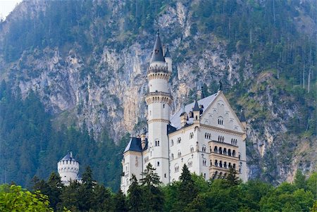 schwangau - Historic medieval Neuschwanstein Castle in Bavaria (Germany) Stockbilder - Microstock & Abonnement, Bildnummer: 400-05736904