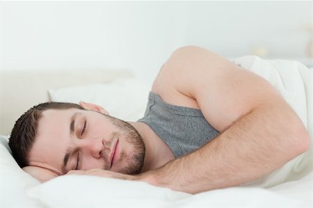simsearch:400-05729351,k - Calm man sleeping in his bedroom Photographie de stock - Aubaine LD & Abonnement, Code: 400-05737243
