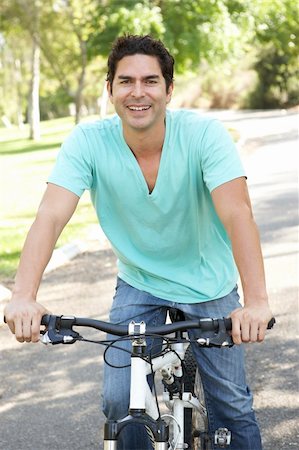 simsearch:400-04402106,k - Young Man Riding Bike In Park Fotografie stock - Microstock e Abbonamento, Codice: 400-05737832