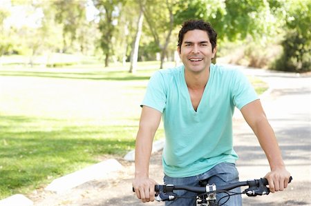 simsearch:400-04402106,k - Young Man Riding Bike In Park Fotografie stock - Microstock e Abbonamento, Codice: 400-05737833