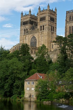 durham - Durham Cathedral overlooking the river Foto de stock - Super Valor sin royalties y Suscripción, Código: 400-05739081