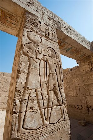 simsearch:400-04782815,k - Egyptian hieroglyphic carvings on a wall at the temple of Medinat Habu in Luxor Foto de stock - Super Valor sin royalties y Suscripción, Código: 400-05739807