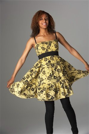 simsearch:400-06105120,k - Studio Portrait Of Fashionably Dressed Teenage Girl Fotografie stock - Microstock e Abbonamento, Codice: 400-05730039