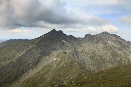 simsearch:400-07309307,k - Caltun lake and important peaks (Caltun, Lespezi and in the distance Negoiu-the highest peak of this mountain range) in Fagras Mountains,from Romania. Stockbilder - Microstock & Abonnement, Bildnummer: 400-05730380