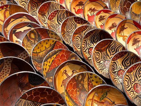 simsearch:400-04986497,k - Decorated hand made wooden bowls carved from the wood of indigenous African trees Foto de stock - Royalty-Free Super Valor e Assinatura, Número: 400-05730704