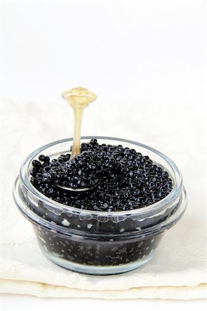 rice bowl - Black caviar in a glass jar on a white background Foto de stock - Super Valor sin royalties y Suscripción, Código: 400-05730734