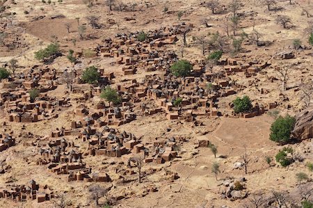 simsearch:400-05721340,k - The principal Dogon area is bisected by the Bandiagara Escarpment.  The Dogon are best known for their mythology, their mask dances, wooden sculpture and their architecture. Fotografie stock - Microstock e Abbonamento, Codice: 400-05730831