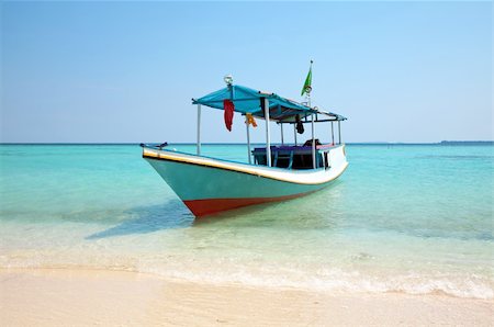 simsearch:400-05074331,k - Boat on a beach in Karimunjawa, Indonesia Photographie de stock - Aubaine LD & Abonnement, Code: 400-05731130
