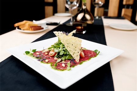 simsearch:400-05731277,k - Beef carpaccio with salad and Parmesan cheese Photographie de stock - Aubaine LD & Abonnement, Code: 400-05731275