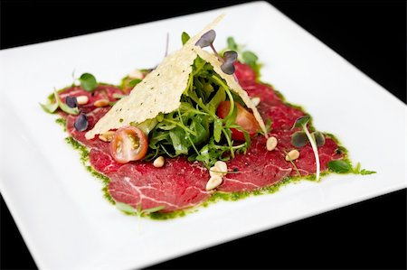 Beef carpaccio with salad and Parmesan cheese Fotografie stock - Microstock e Abbonamento, Codice: 400-05731278