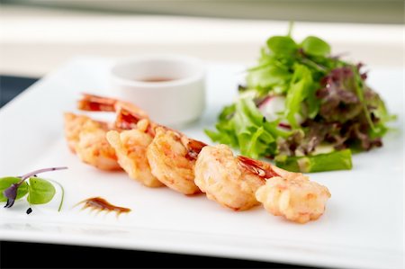 eating seafood restaurant - Tempura shrimps with garlic and chilli on a plate Photographie de stock - Aubaine LD & Abonnement, Code: 400-05731323