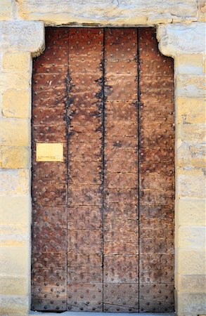 simsearch:400-05878103,k - Wooden Ancient Italian Door in Historic Center of Arezzo Stock Photo - Budget Royalty-Free & Subscription, Code: 400-05732237