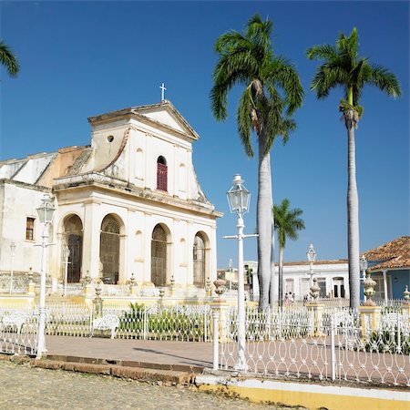 Iglesia Parroquial de la Santisima Trinidad, Plaza Mayor, Trinidad, Cuba Fotografie stock - Microstock e Abbonamento, Codice: 400-05732746