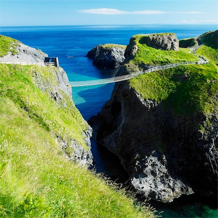 simsearch:400-05387259,k - Carrick-a-rede Rope Bridge, County Antrim, Northern Ireland Stock Photo - Budget Royalty-Free & Subscription, Code: 400-05732769