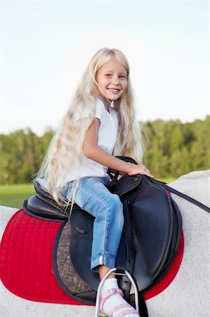 simsearch:400-05748585,k - Little girl on a horse Foto de stock - Super Valor sin royalties y Suscripción, Código: 400-05732867