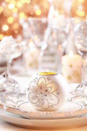 Place setting for Christmas in white and golden tone Stock Photo - Budget Royalty-Free & Subscription, Code: 400-05733110