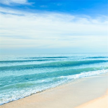 simsearch:400-04783475,k - Sandy tropical beach in summer sunny day Foto de stock - Royalty-Free Super Valor e Assinatura, Número: 400-05733420