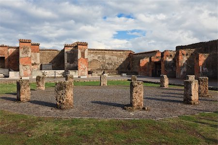 simsearch:400-07308550,k - columns and ruins of Pompeii , which was destroyed and buried during the eruption of Mount Vesuvius in 79 AD Photographie de stock - Aubaine LD & Abonnement, Code: 400-05733659