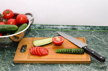 simsearch:400-04347888,k - red tomato and green cucumbers slices with knife on board Stockbilder - Microstock & Abonnement, Bildnummer: 400-05744317