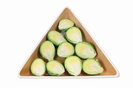 simsearch:400-05369257,k - Brussel Sprouts in Plate on White Background Photographie de stock - Aubaine LD & Abonnement, Code: 400-05744473