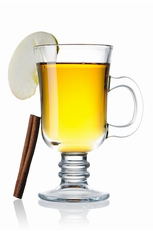 simsearch:400-06464230,k - Hot cider isolated on white with reflection Foto de stock - Royalty-Free Super Valor e Assinatura, Número: 400-05744805