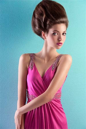 simsearch:400-04363105,k - fashion shot of a gorgeous brunette with a a fashion hair up-do and wearing an elegant pink evening dress with small pearls Foto de stock - Super Valor sin royalties y Suscripción, Código: 400-05745325