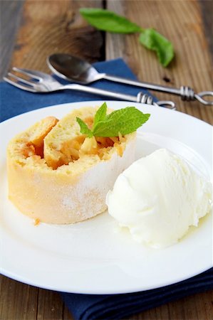 biscuit roulade with  ice cream Stock Photo - Budget Royalty-Free & Subscription, Code: 400-05746095