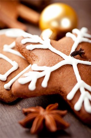 closeup of gingerbread cookies with spices Stock Photo - Budget Royalty-Free & Subscription, Code: 400-05747573