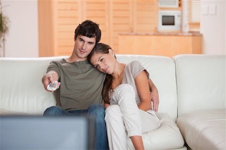 simsearch:400-05748048,k - Young couple on the sofa watching television together Stockbilder - Microstock & Abonnement, Bildnummer: 400-05748047