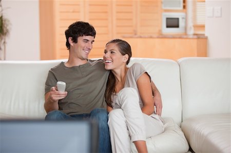 simsearch:400-05748048,k - Laughing young couple watching funny movie together Stockbilder - Microstock & Abonnement, Bildnummer: 400-05748049