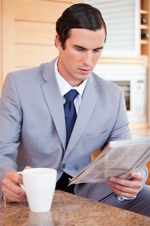 simsearch:400-04335708,k - Young man in suit making breakfast Stockbilder - Microstock & Abonnement, Bildnummer: 400-05748113