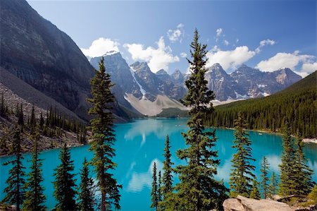 Moraine Lake, Banff National Park, Alberta, Canada Photographie de stock - Aubaine LD & Abonnement, Code: 400-05748535