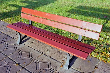 simsearch:400-06892144,k - Lonely empty bench sunlighted by sun in the park. Object shadow. Stockbilder - Microstock & Abonnement, Bildnummer: 400-05748561