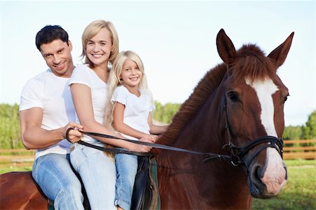 simsearch:400-04660370,k - Attractive family on a brown horse Photographie de stock - Aubaine LD & Abonnement, Code: 400-05748583