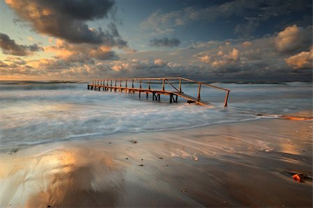 Pier on a very windy day Stock Photo - Budget Royalty-Free & Subscription, Code: 400-05749162