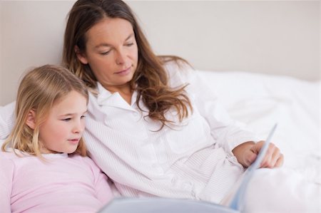 simsearch:400-05749645,k - Little girl reading a book with her mother in a bedroom Stock Photo - Budget Royalty-Free & Subscription, Code: 400-05749475