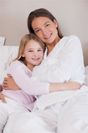 simsearch:400-05749479,k - Portrait of a mother and her daughter hugging in a bedroom Foto de stock - Royalty-Free Super Valor e Assinatura, Número: 400-05749480
