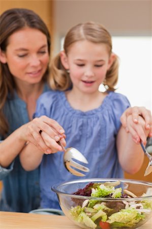 simsearch:400-04206231,k - Portrait of a woman preparing a salad with her daughter in a kitchen Stock Photo - Budget Royalty-Free & Subscription, Code: 400-05749581